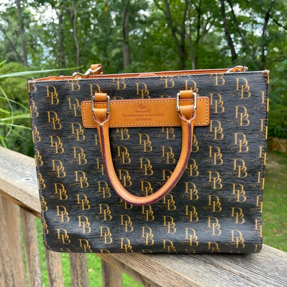 Dooney and Bourke convertible Satchel and wristlet - Picture 3 of 12
